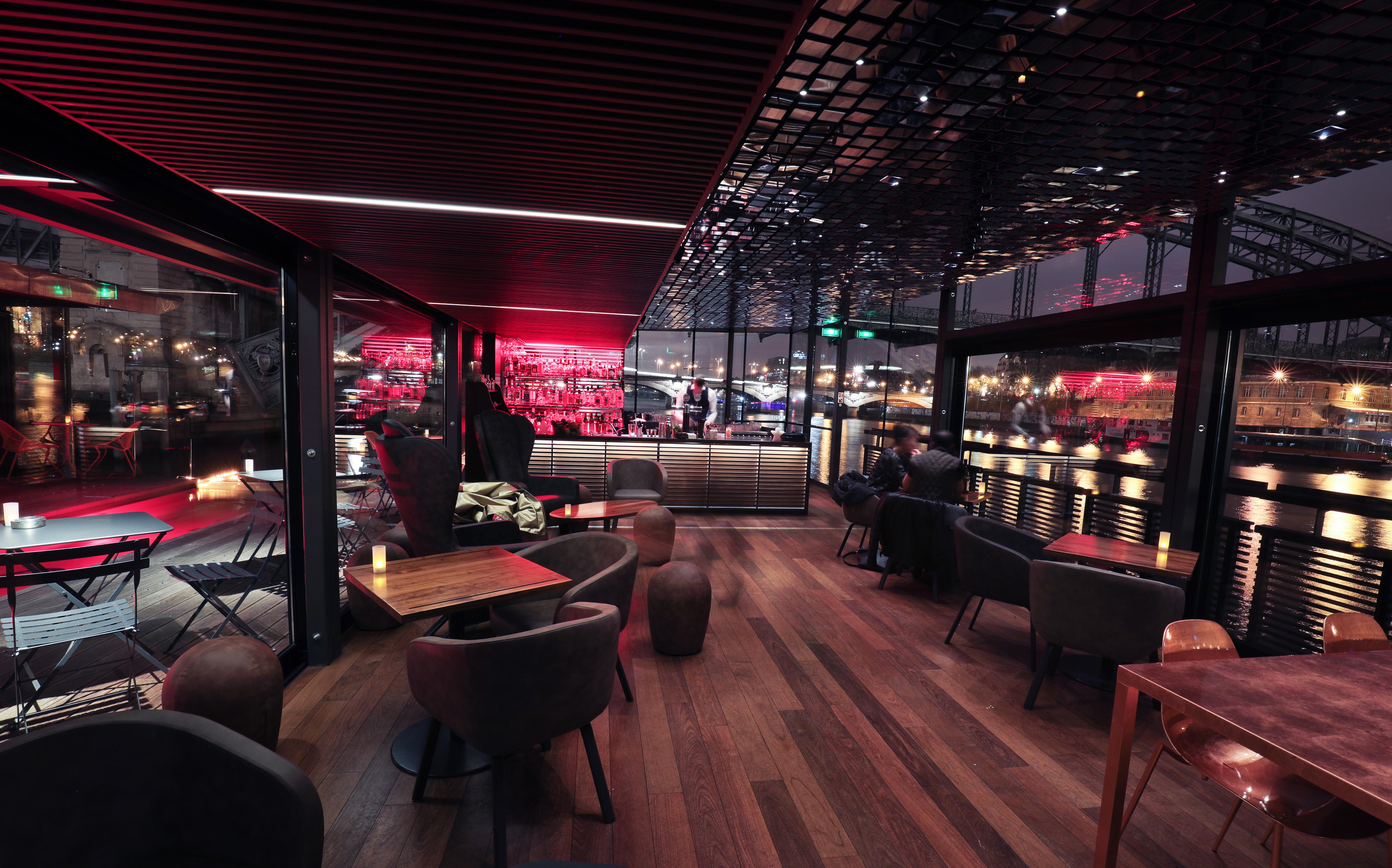 Off Seine Hotel 4*