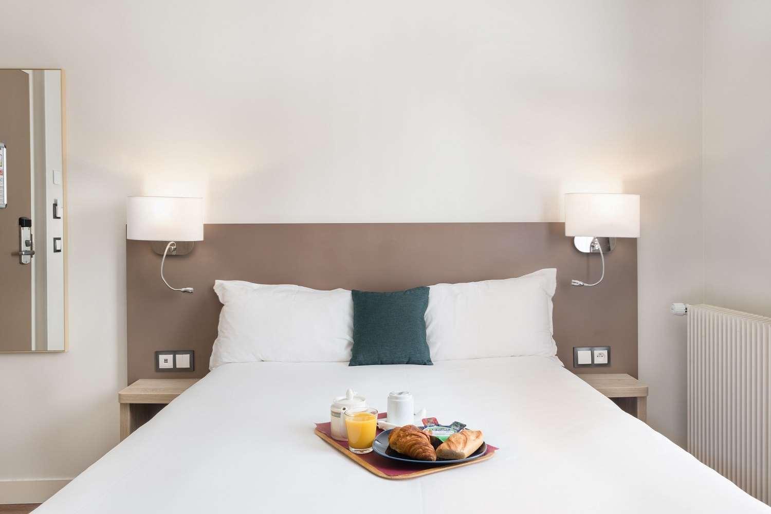 Hotel Courcelles Mederic Paris