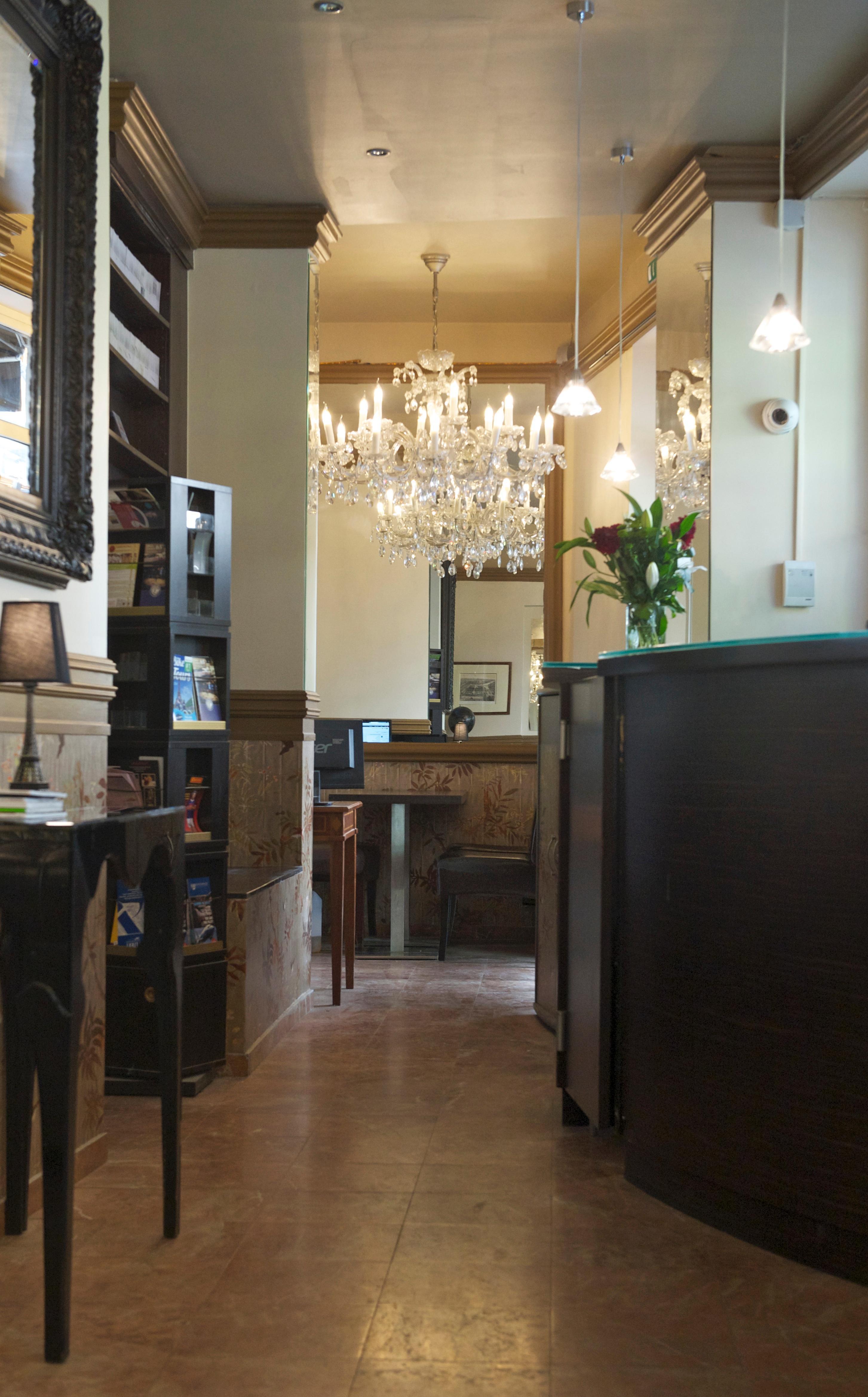 Hotel Petit Saint-honoré 2*