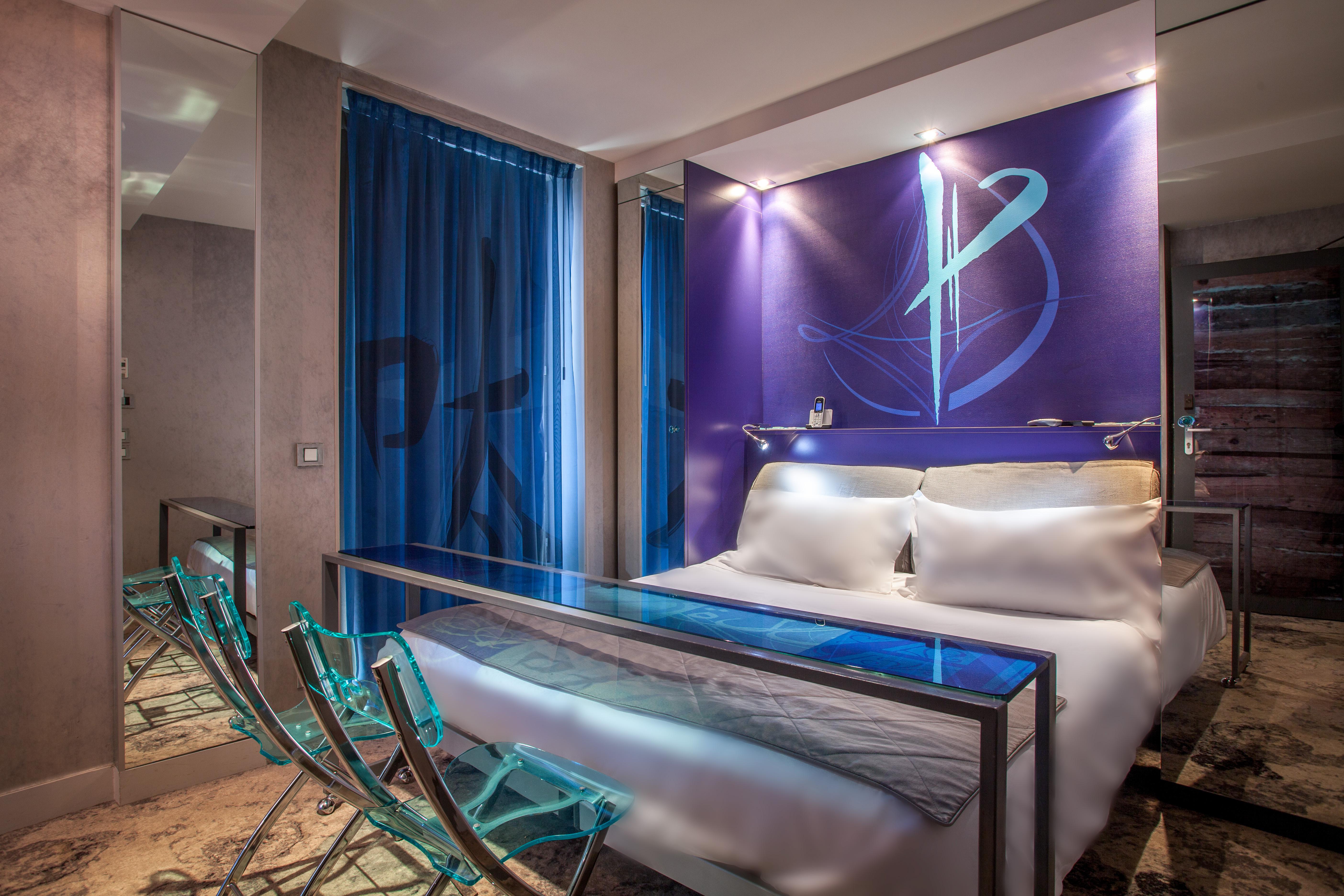 Apostrophe Hotel