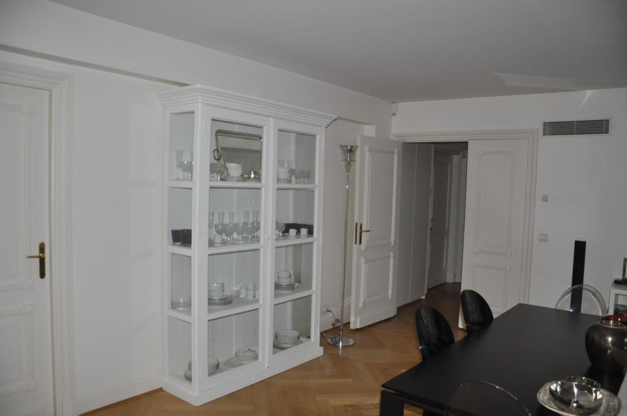 Au Champs Elysées Appartement