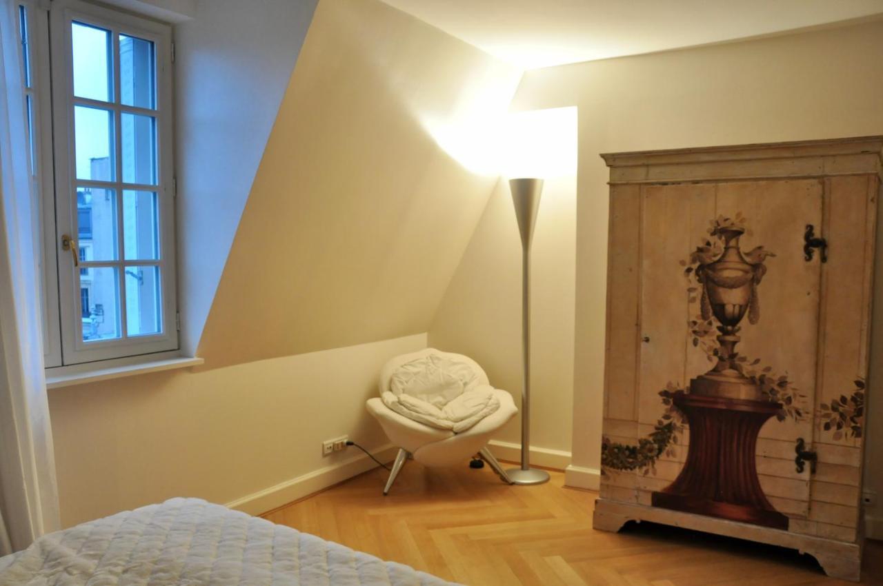 Au Champs Elysees Apartment *