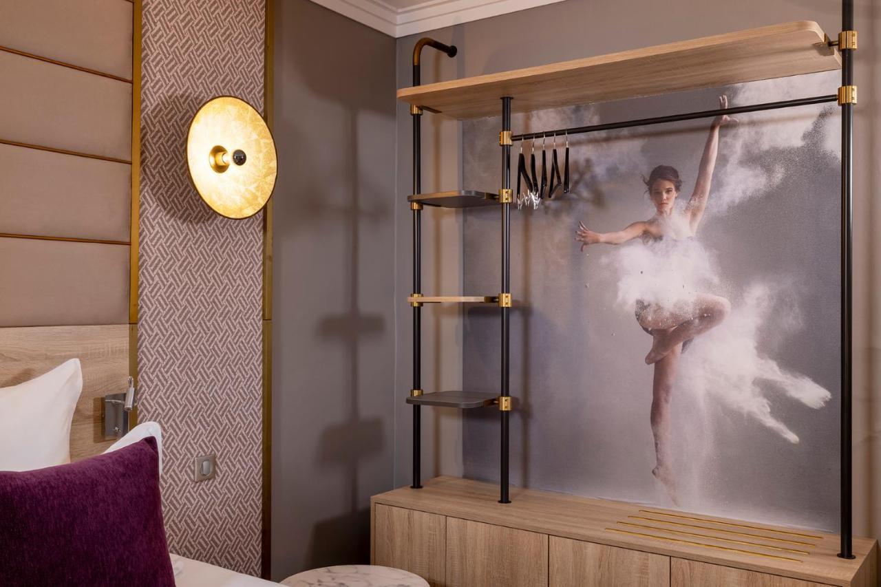 Hotel Nude - Color Vision Paris