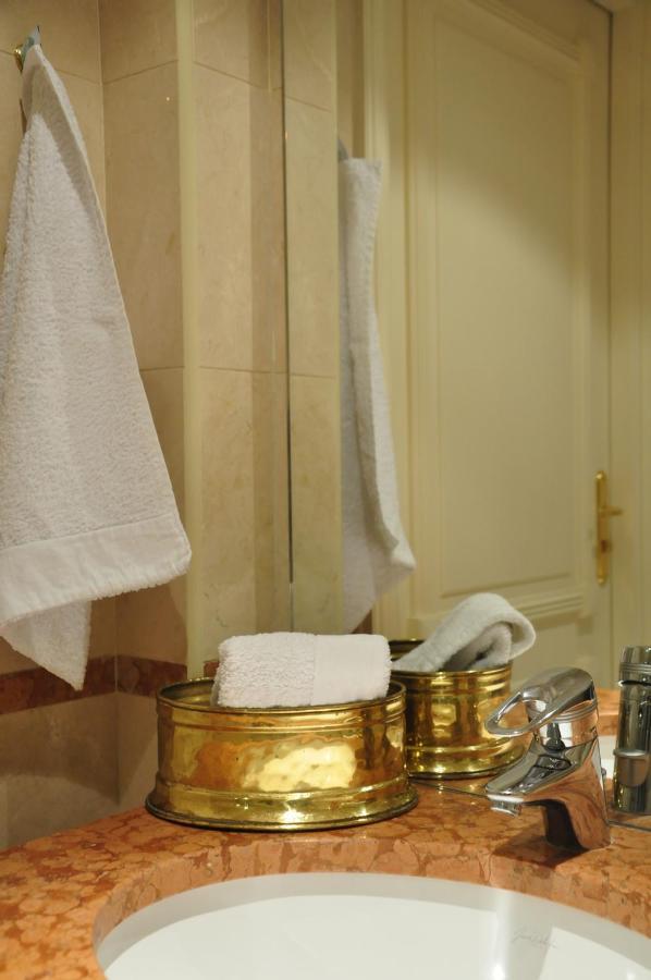 Au Champs Elysees *