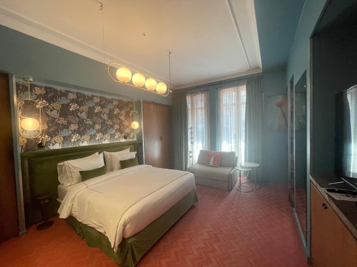33 Marbeuf 4* Paris