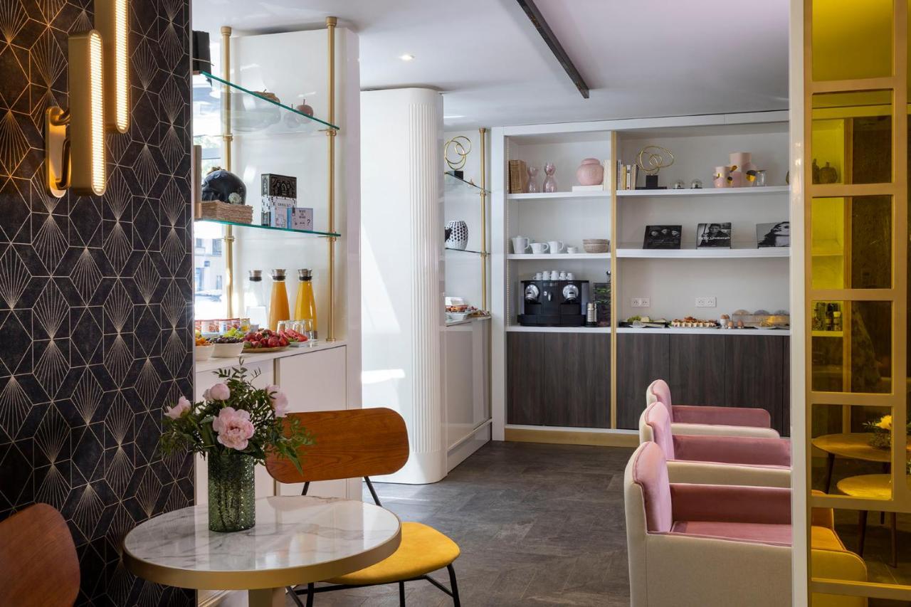 Nude - Color Vision Hotel Paris