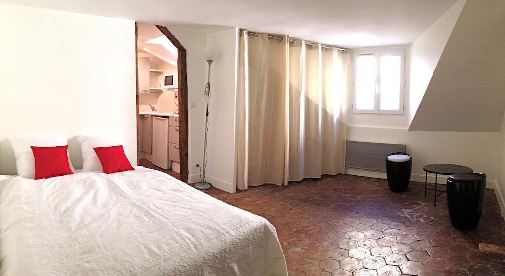 Apartment Place Du Marche St Honore Paris