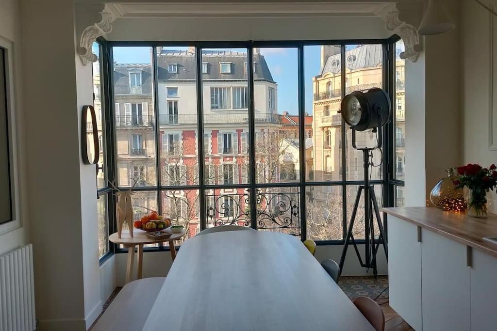 Apartment Superbe Haussmanien. 3 Chambres. *