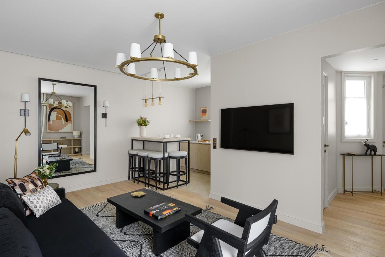 Aparthotel Black Door 5*