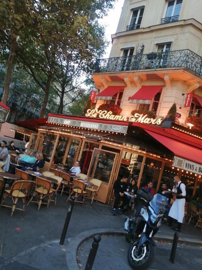 Charming In Near The Eiffel Tower
