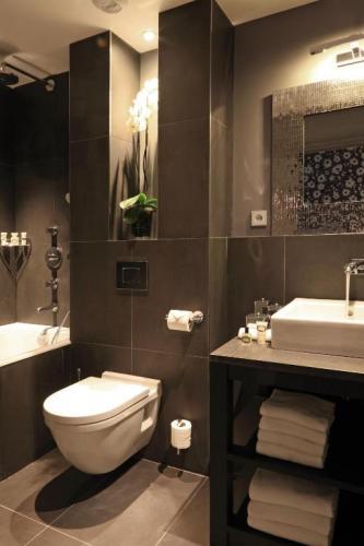 New Roblin Hotel