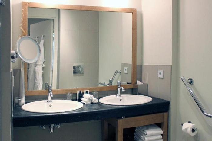 New Roblin Hotel