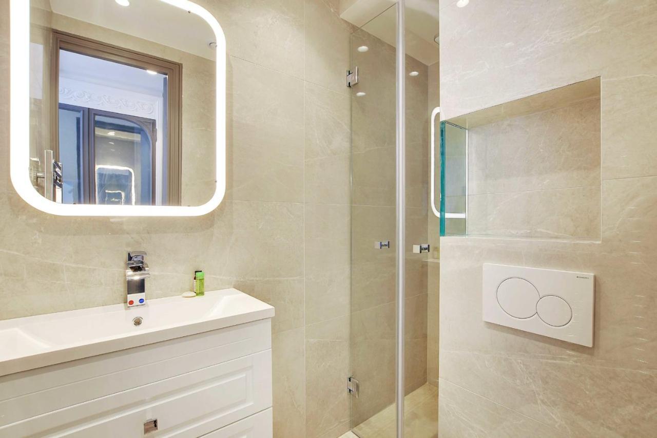 Appartement Magnifique - 2br - 6p - Place De L'etoile *