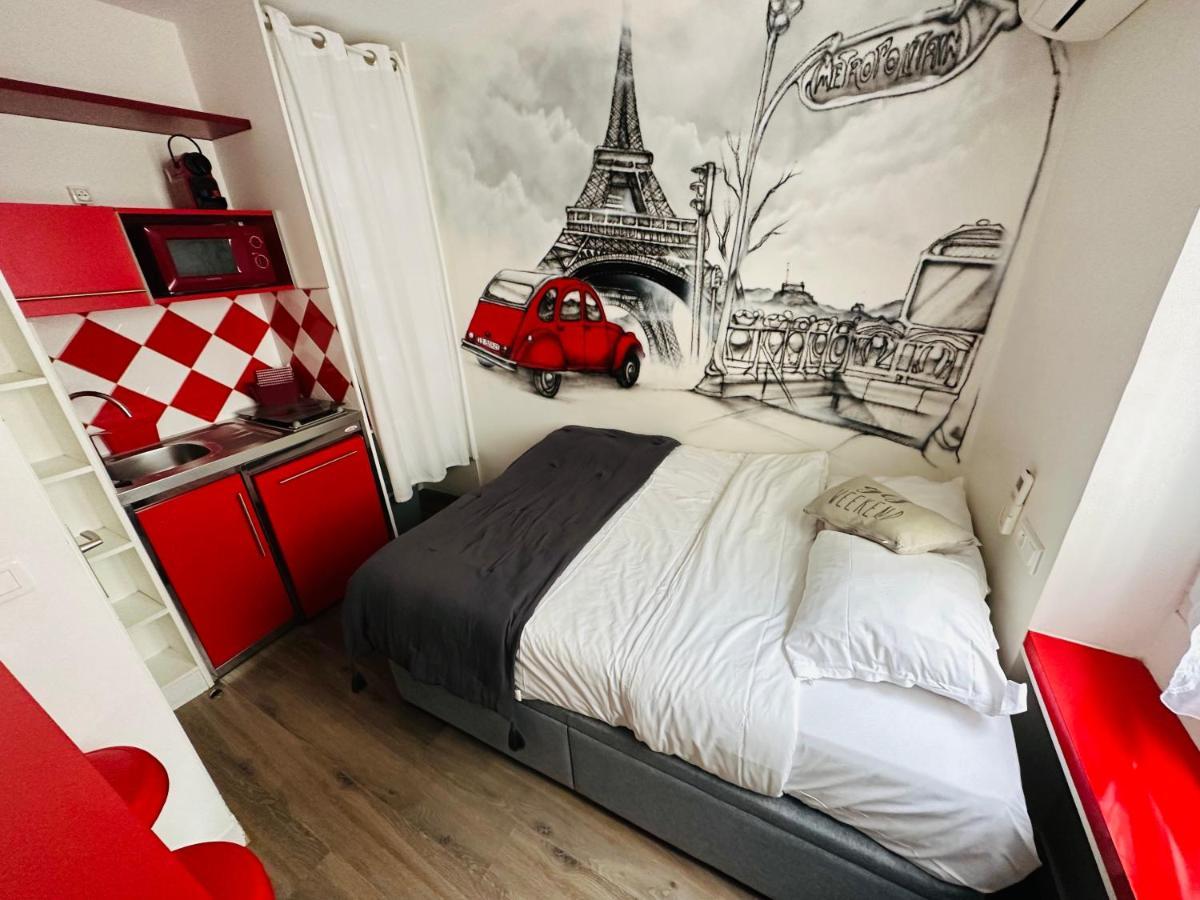 Beatrice Et Emmanuel Meuble Eiffel Aparthotel