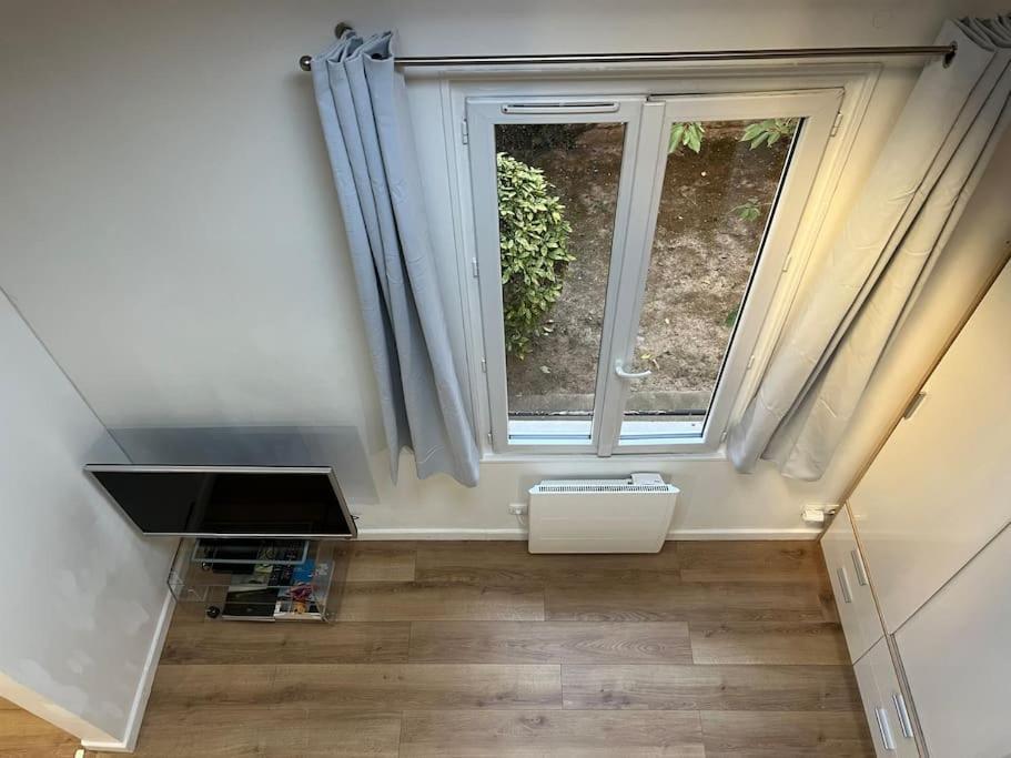 Apartment : Charmant 2 Pieces Au Calme Paris