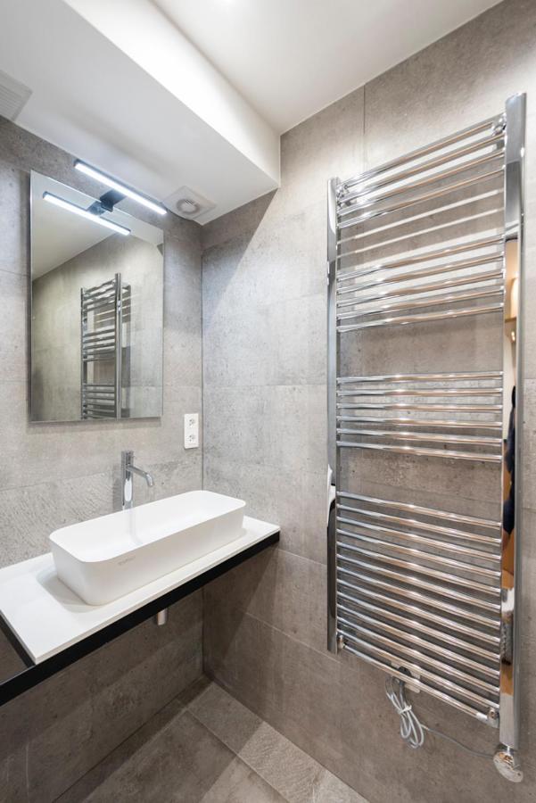 Paridily Circus Apartment