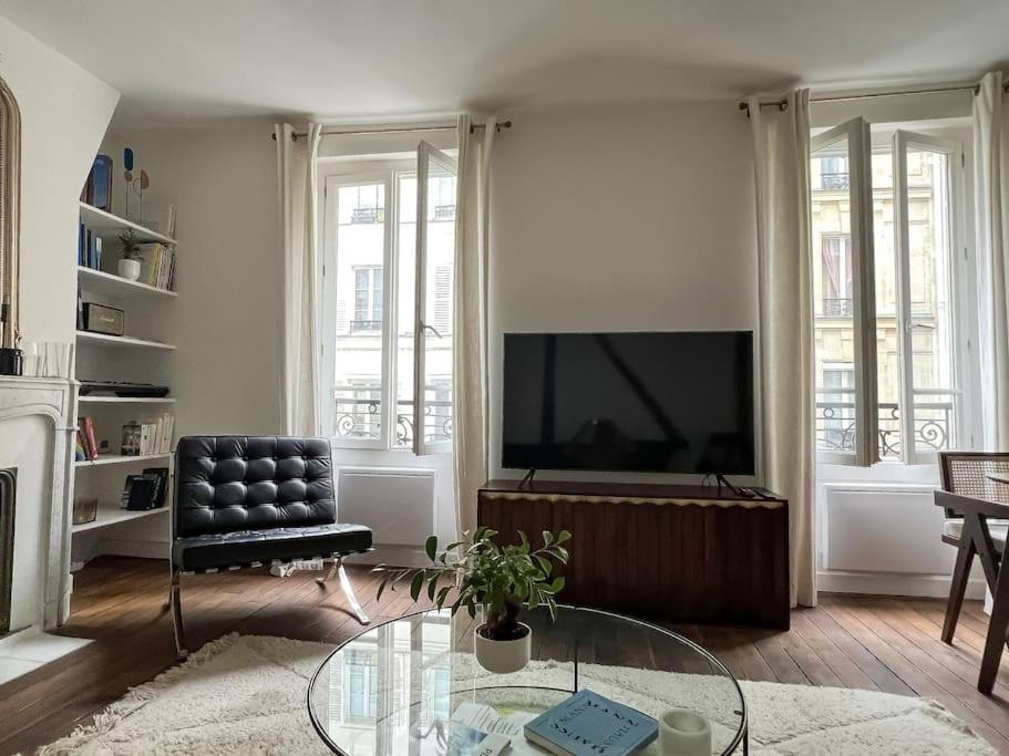 Why ? Why Montmartre ? Apartment
