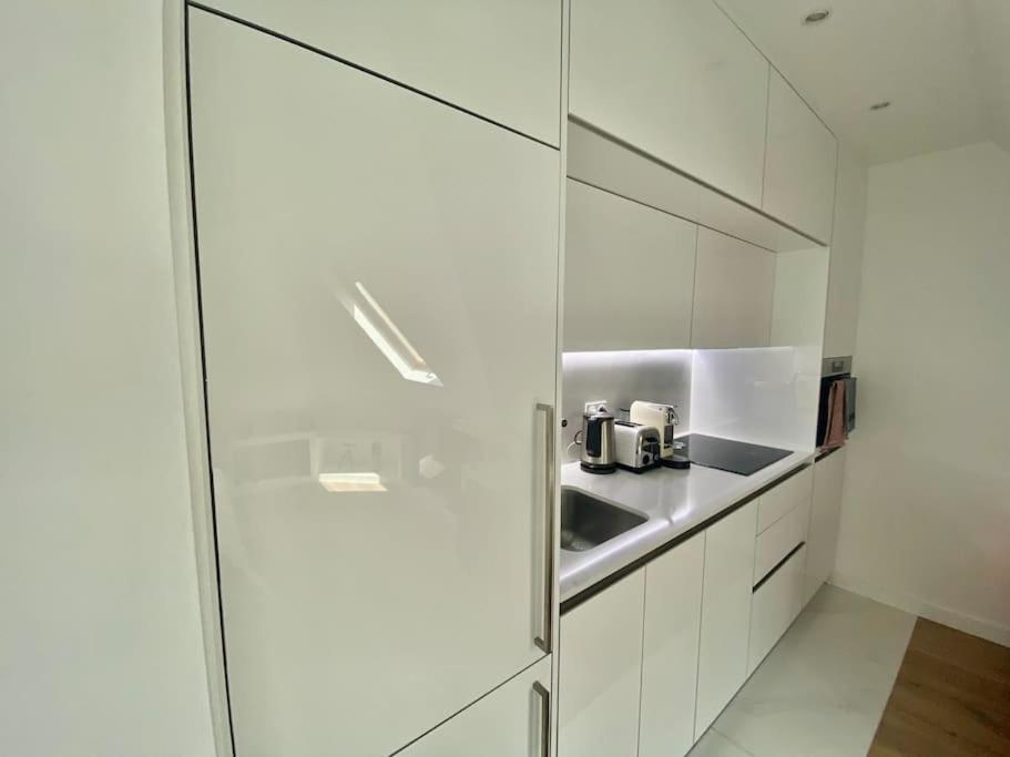 : Studio Avenue Montaigne, Champs-elysees * Paris