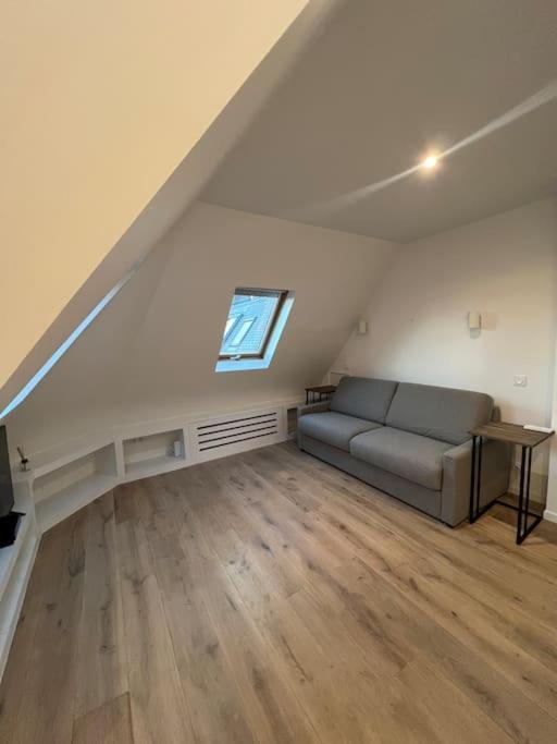 Apartment : Studio Avenue Montaigne, Champs-elysees