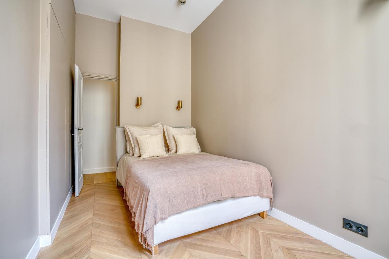 Apartment Luxury Champs Elysees Paris