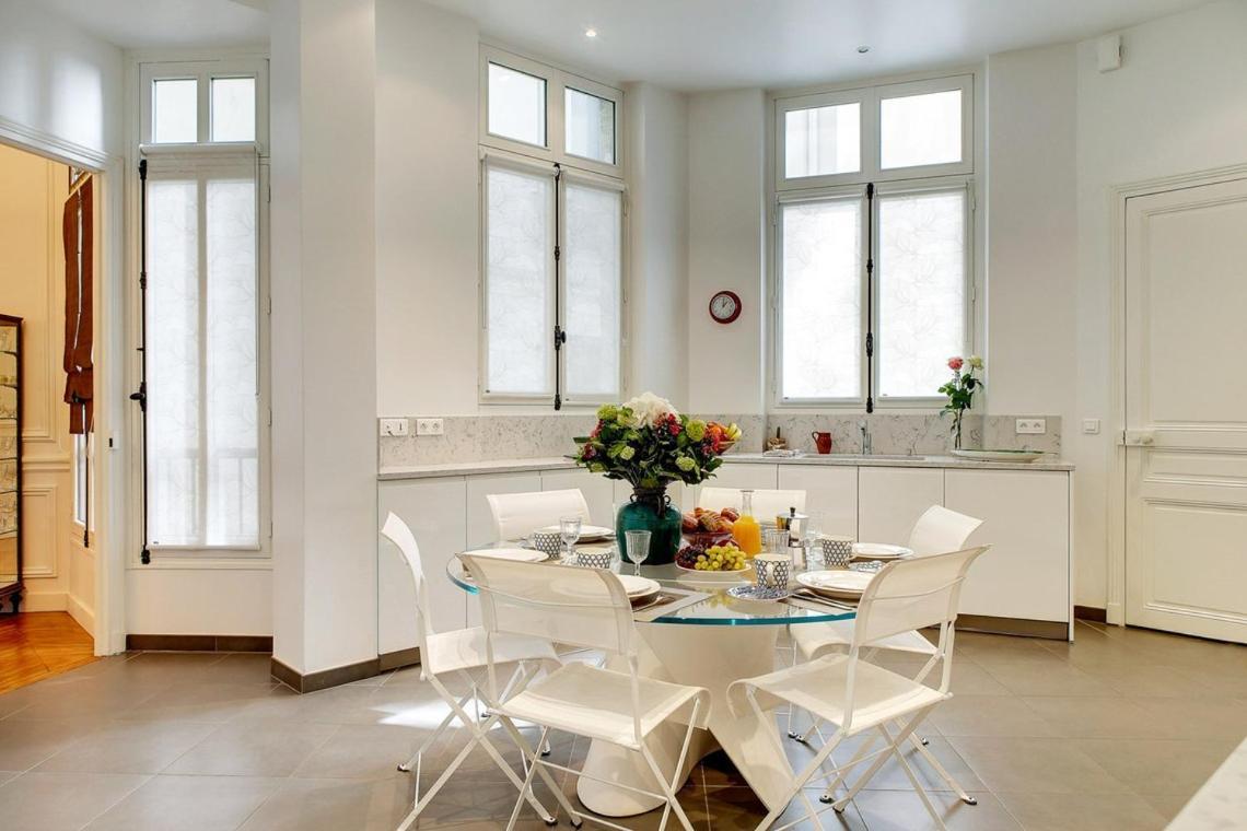 In A Great Location Close To The Eiffel Tower *