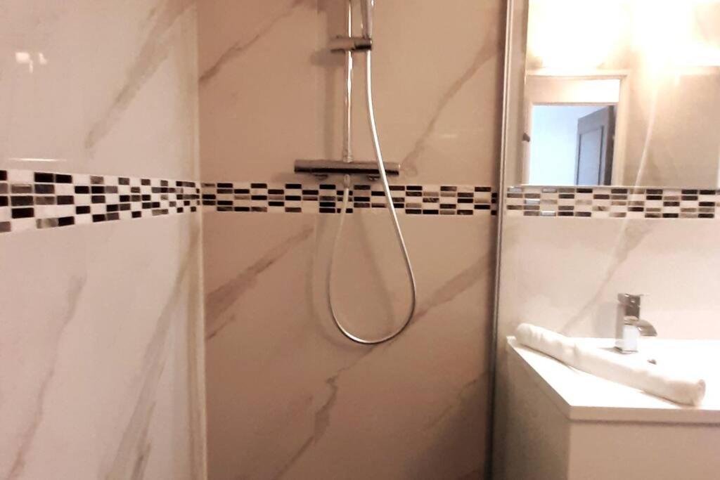 Apartment Spacious In Place Des Fetes *