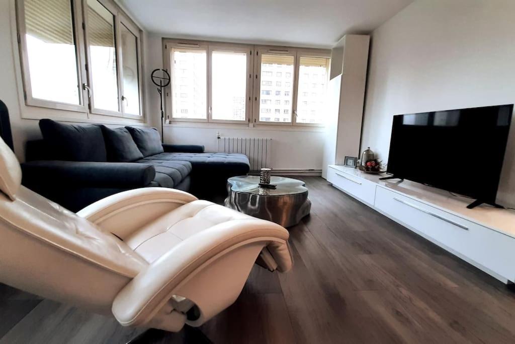 Spacious In Place Des Fetes Apartment Paris
