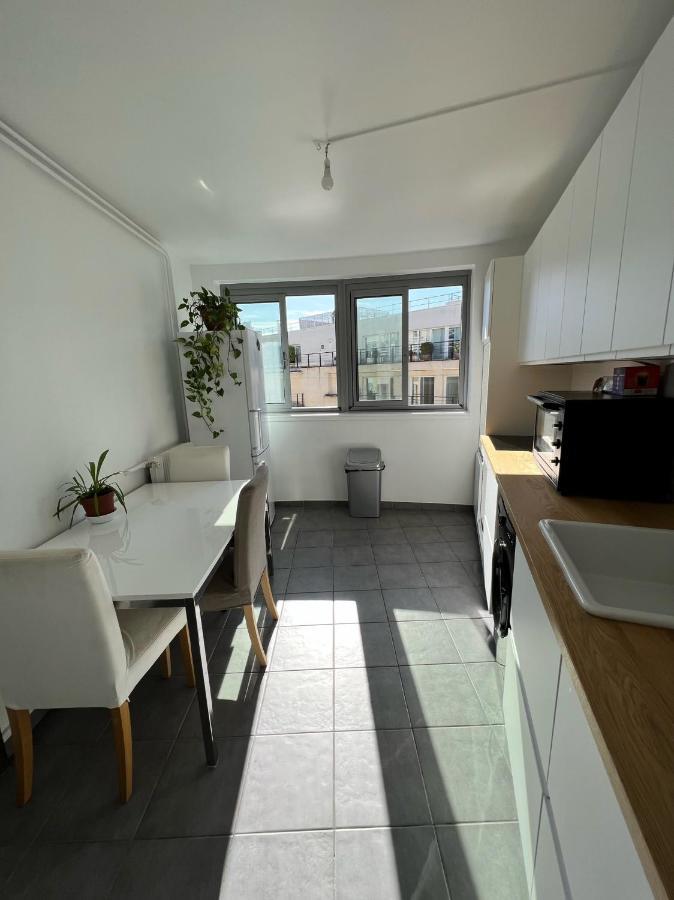Appartement Grand Lumineux Proche Tour Effeil Paris