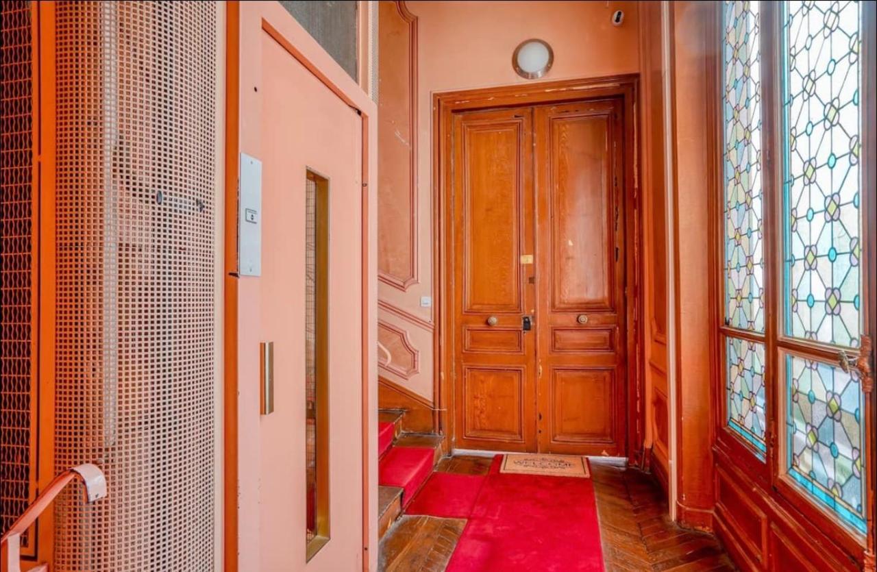 Apartment Luxury Champs Elysees Paris