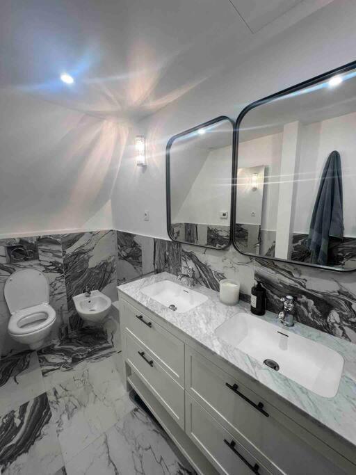 Apartment : Studio Avenue Montaigne, Champs-elysees