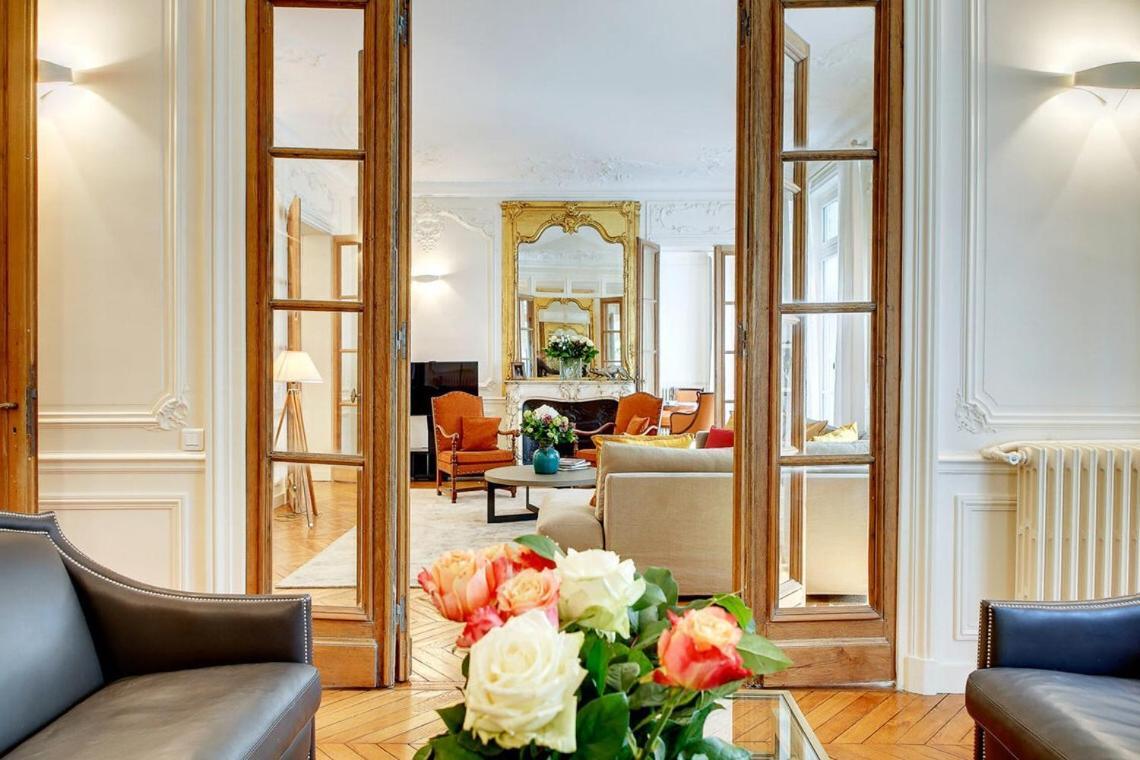 In A Great Location Close To The Eiffel Tower *