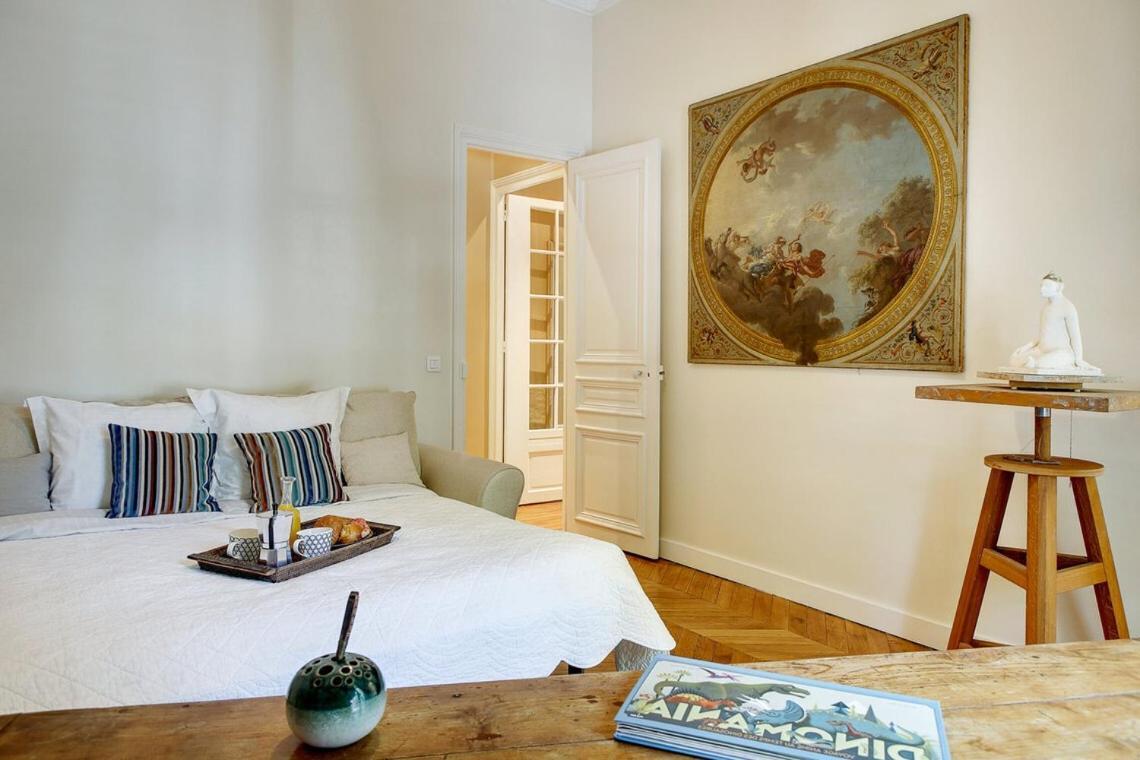 In A Great Location Close To The Eiffel Tower Paris