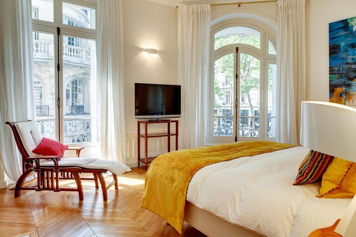 In A Great Location Close To The Eiffel Tower Apartment