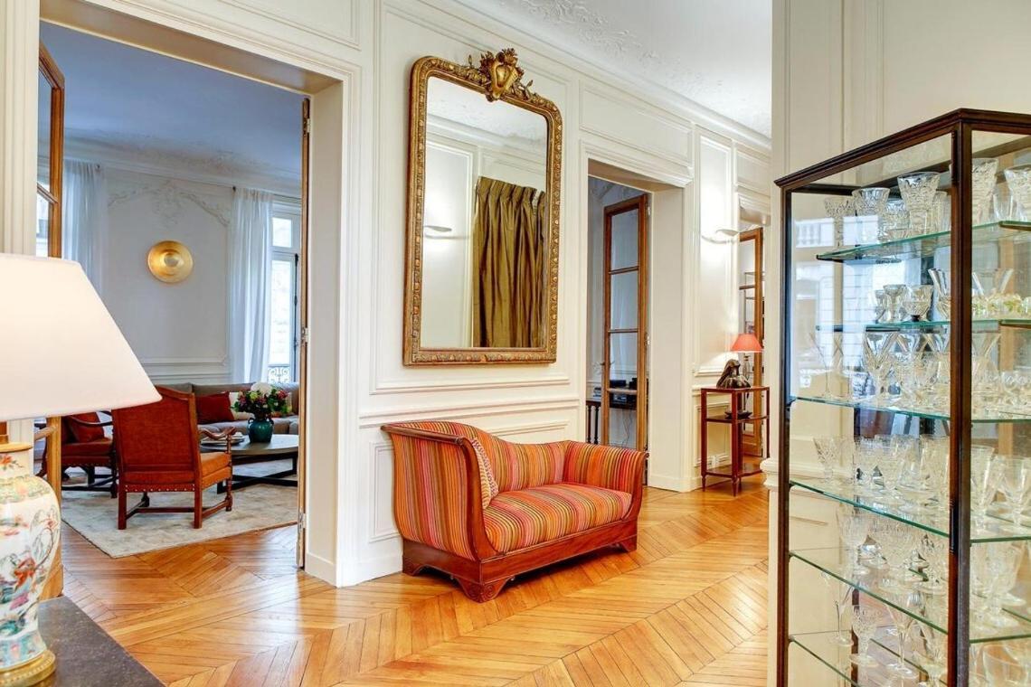 In A Great Location Close To The Eiffel Tower *