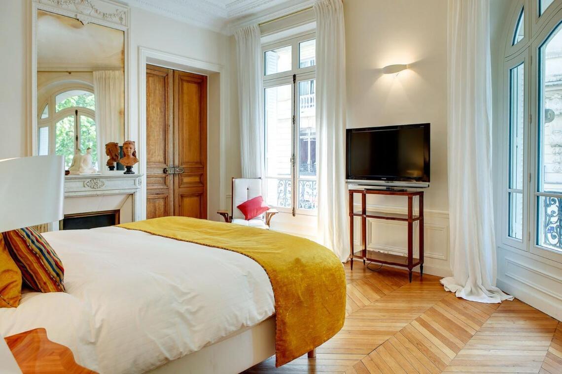 In A Great Location Close To The Eiffel Tower