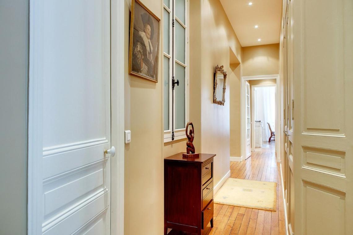 In A Great Location Close To The Eiffel Tower * Paris