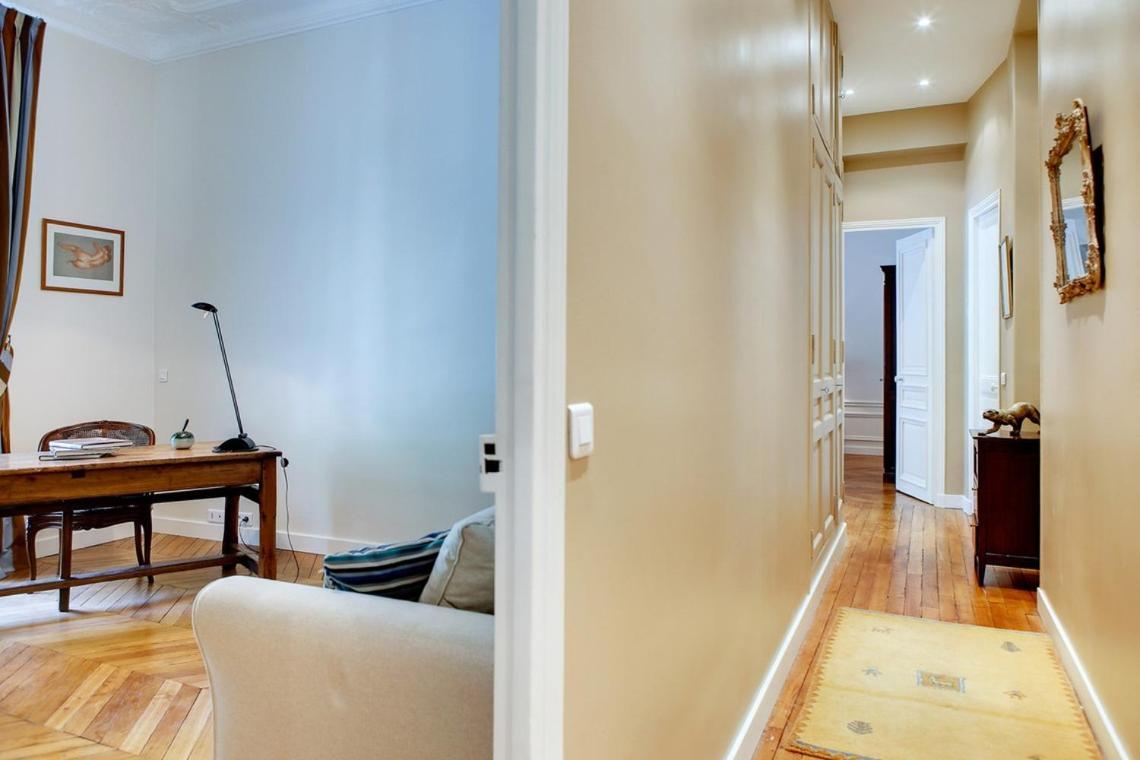 In A Great Location Close To The Eiffel Tower * Paris