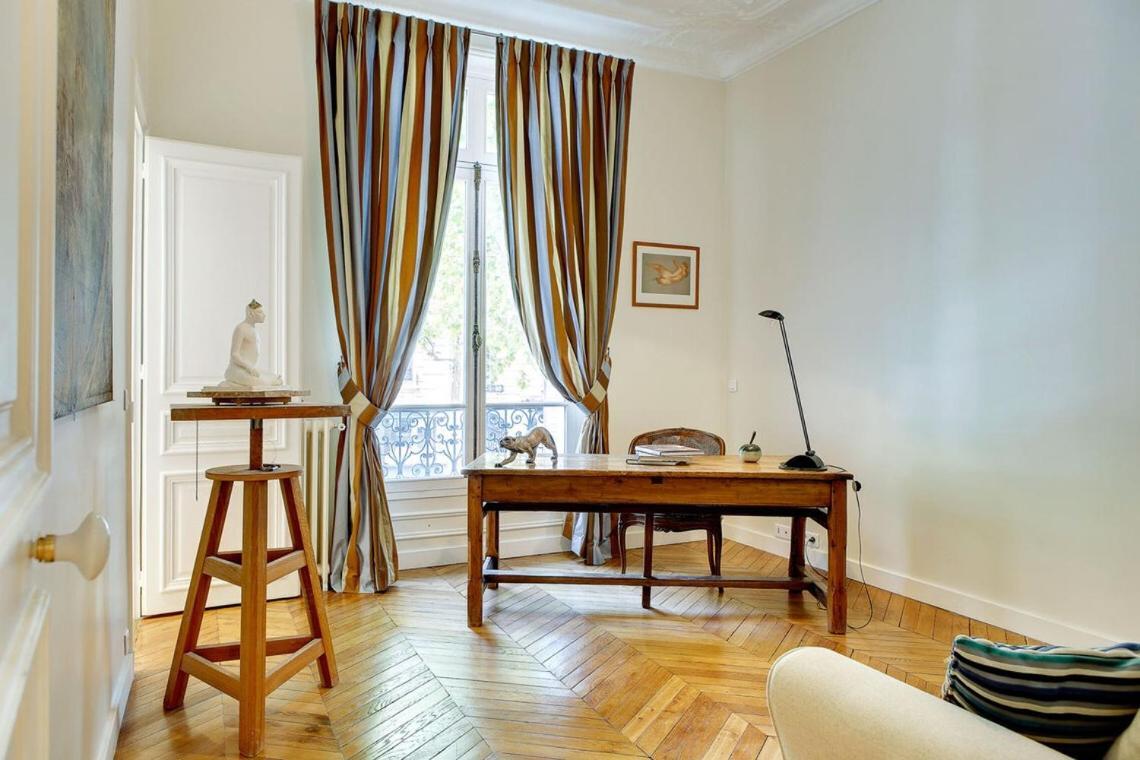 In A Great Location Close To The Eiffel Tower Apartment
