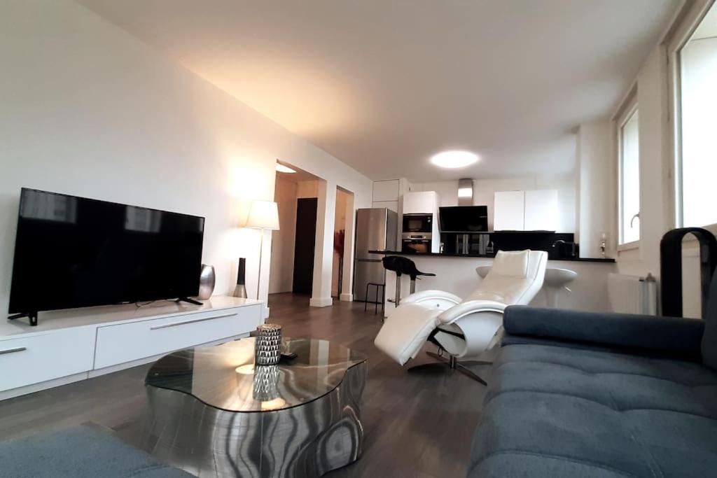 Spacious In Place Des Fetes Apartment Paris