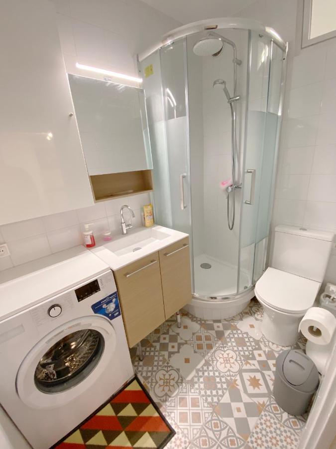 Paris: Agreable D'un Grand Artiste Appartement