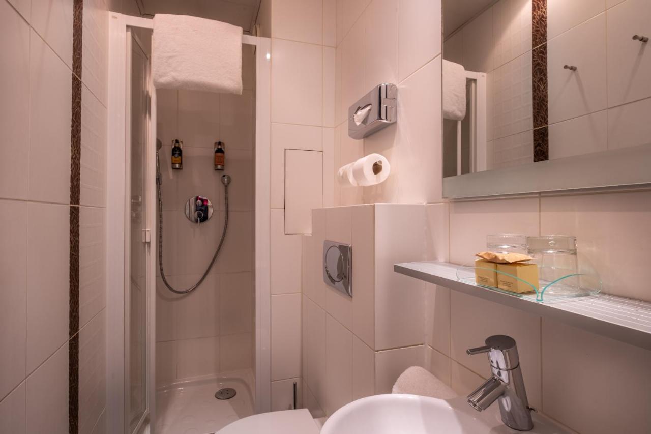 Hotel Courcelles Etoile