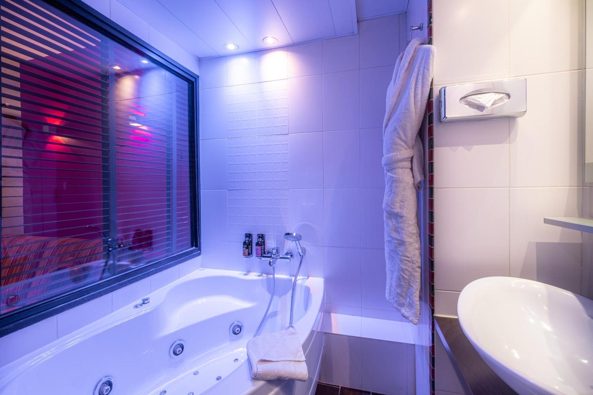 Courcelles Etoile 3* Paris