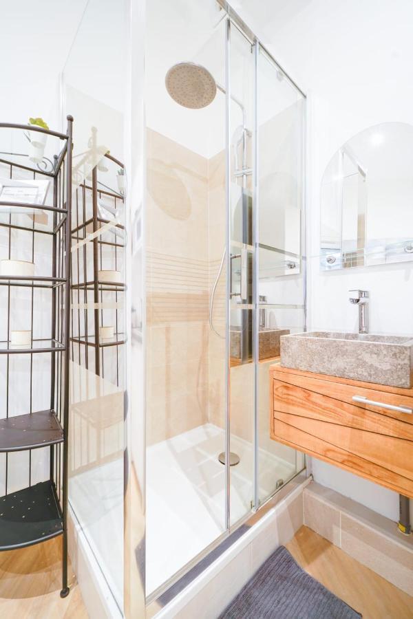 X Well Located Studio Fully Renovated In Center *