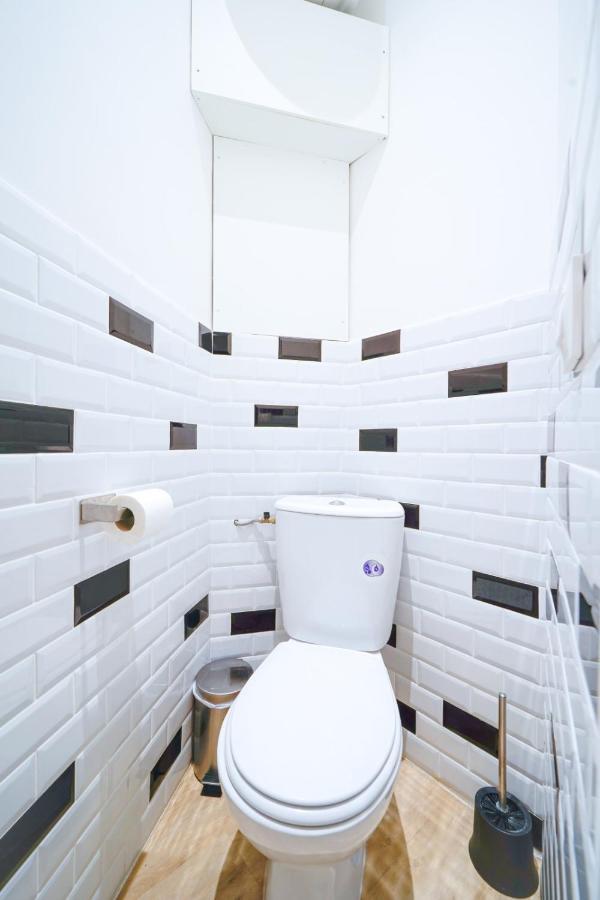 X Well Located Studio Fully Renovated In Center *