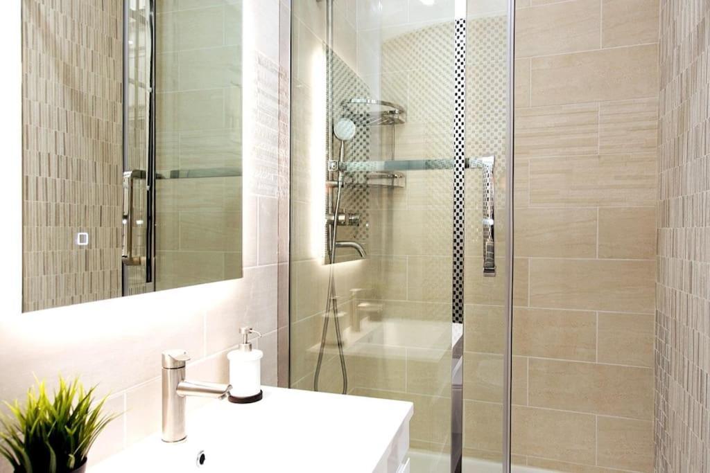 Elegant 120m2 3ch Quartier Romantique Centre Apartment