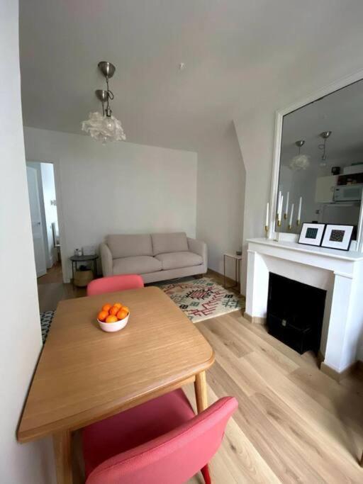 Modern W/ Tour Eiffel View In The 7th Apartment Paris