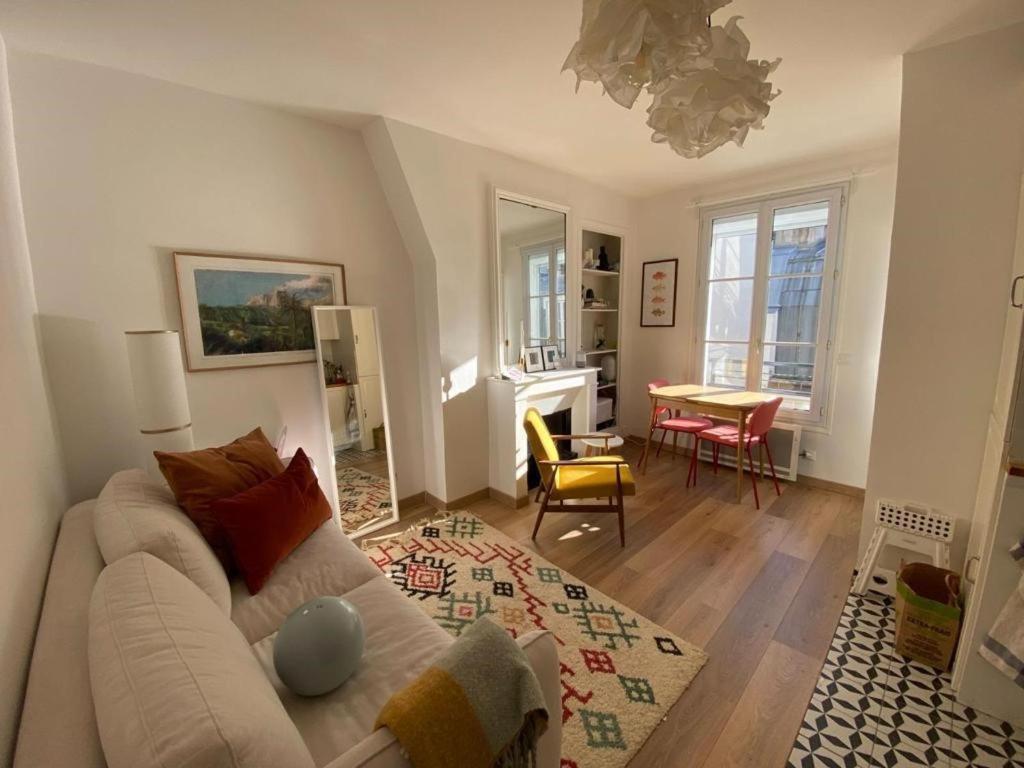 Modern W/ Tour Eiffel View In The 7th Apartment