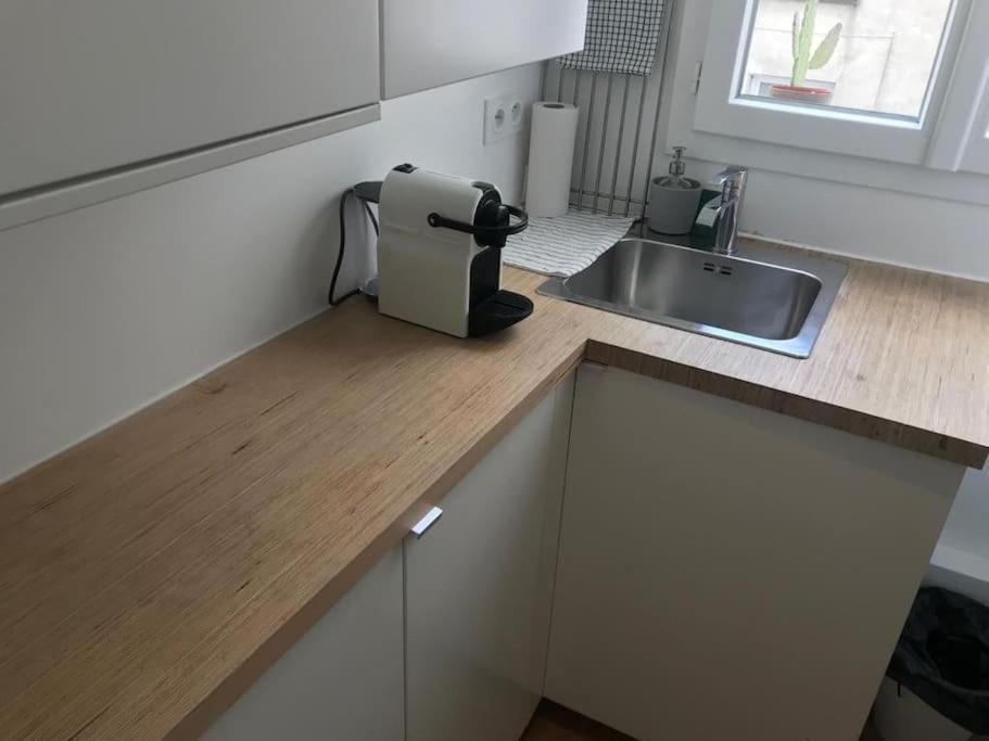 Apartment Studio Calme Propre Au Coeur Du Canal St Martin Lancry *