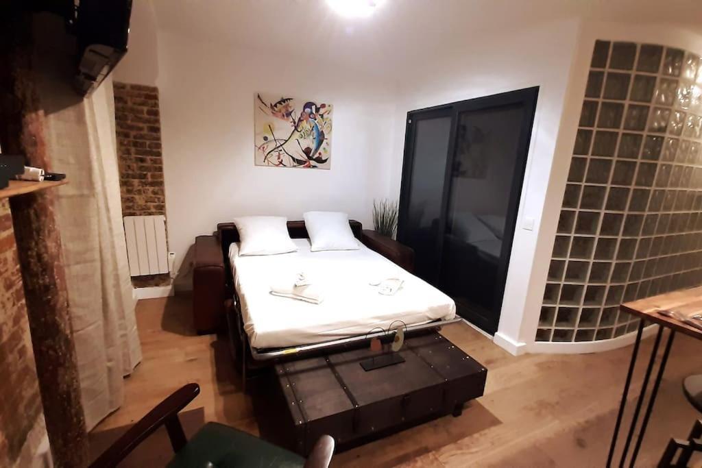 Midnight In Montmartre Apartment Paris