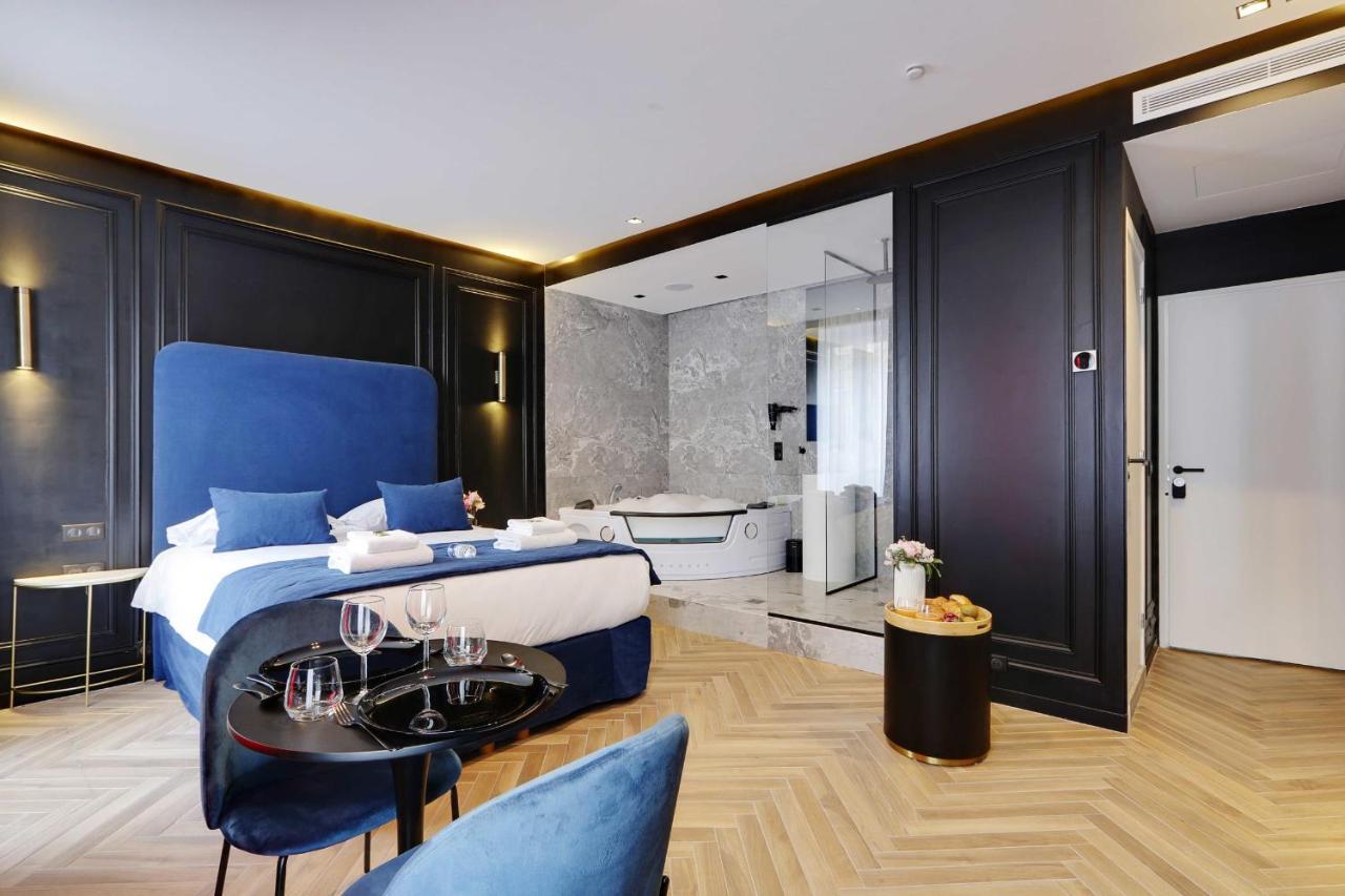 Couples Getaway Unit With Jacuzzi - Center *